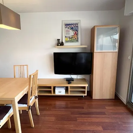 Studio Avec Balcon En Centre-Ville Et A 1Min De La Plage *